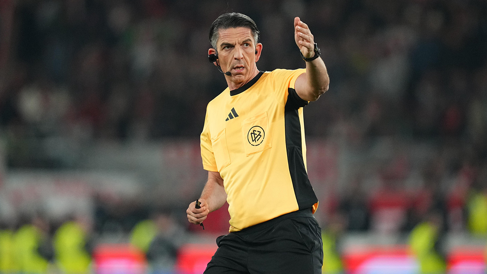 Türk kökenli hakem Deniz Aytekin, Bundesliga'da kariyerinin son maçını yönetecek