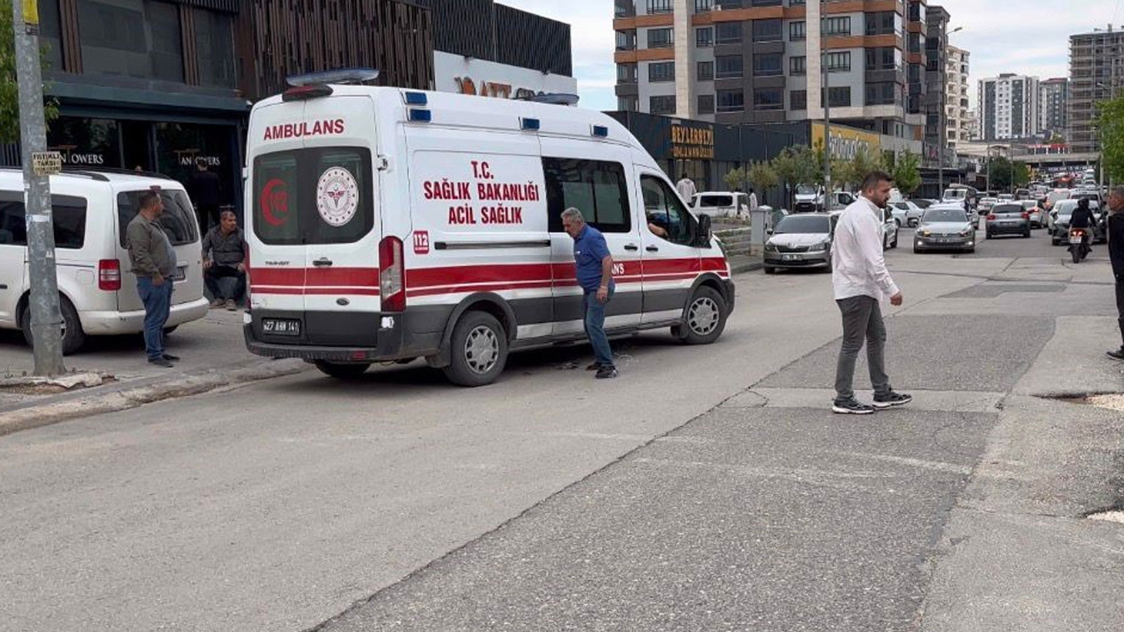 Cam silerken 8’inci kattan düşen 23 yaşındaki genç kız hayatını kaybetti