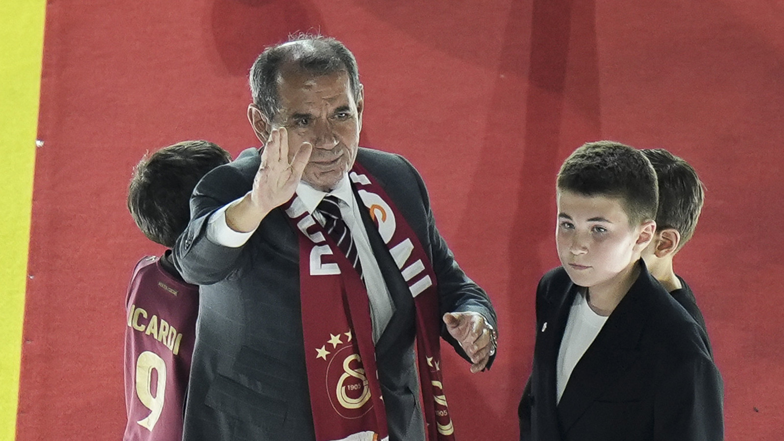 Dursun Özbek: Daha büyük hedefler için planlar yapacağız