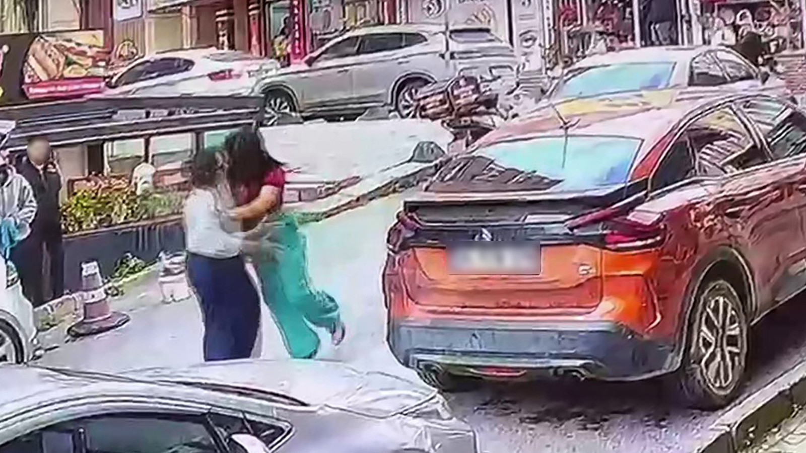 Sosyal medya fenomeni tartıştığı kadına kafa attı: Cezası ağır oldu