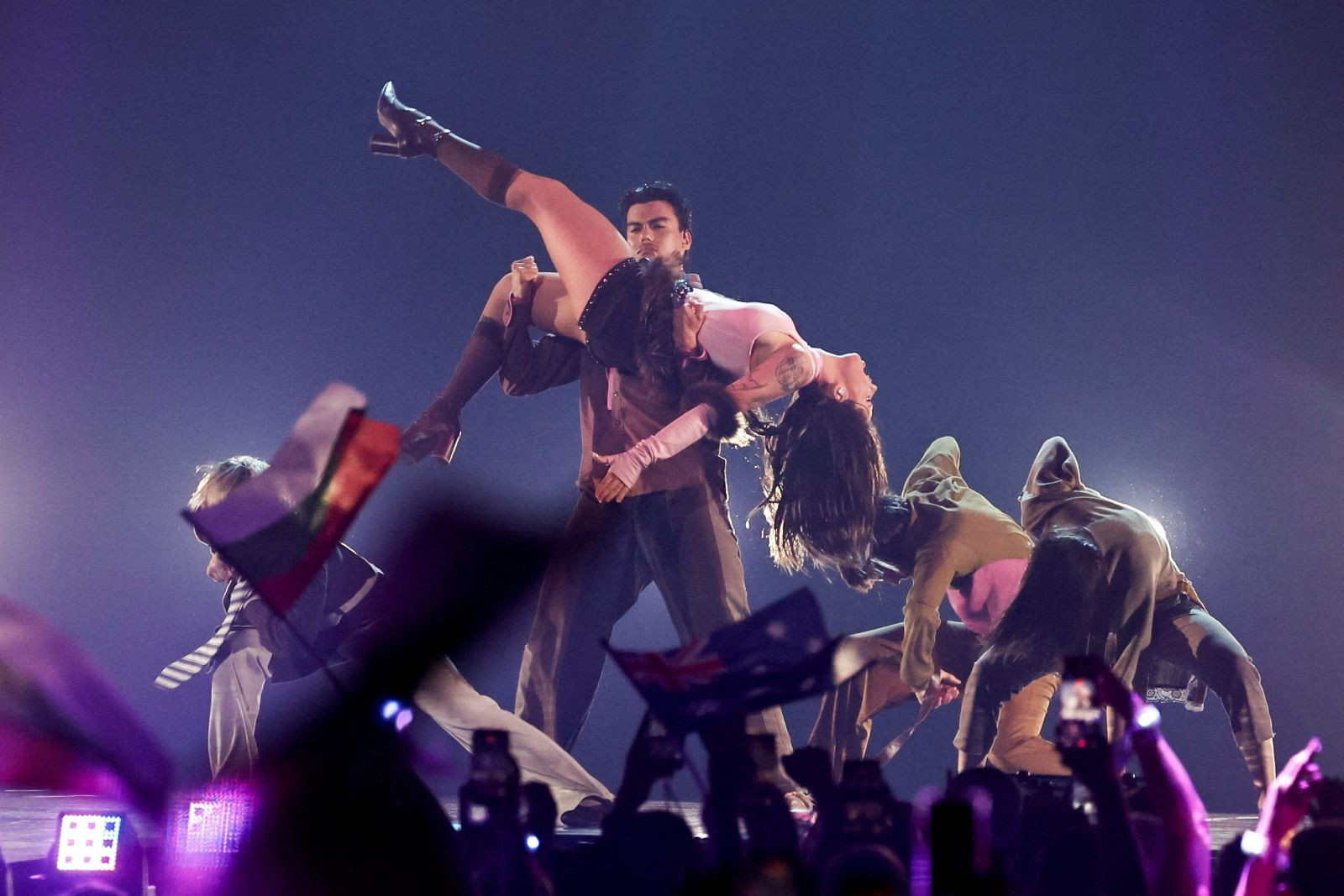 Eurovision'un birincisi Dara, Galatasaray formasıyla mesaj verdi - Resim: 7