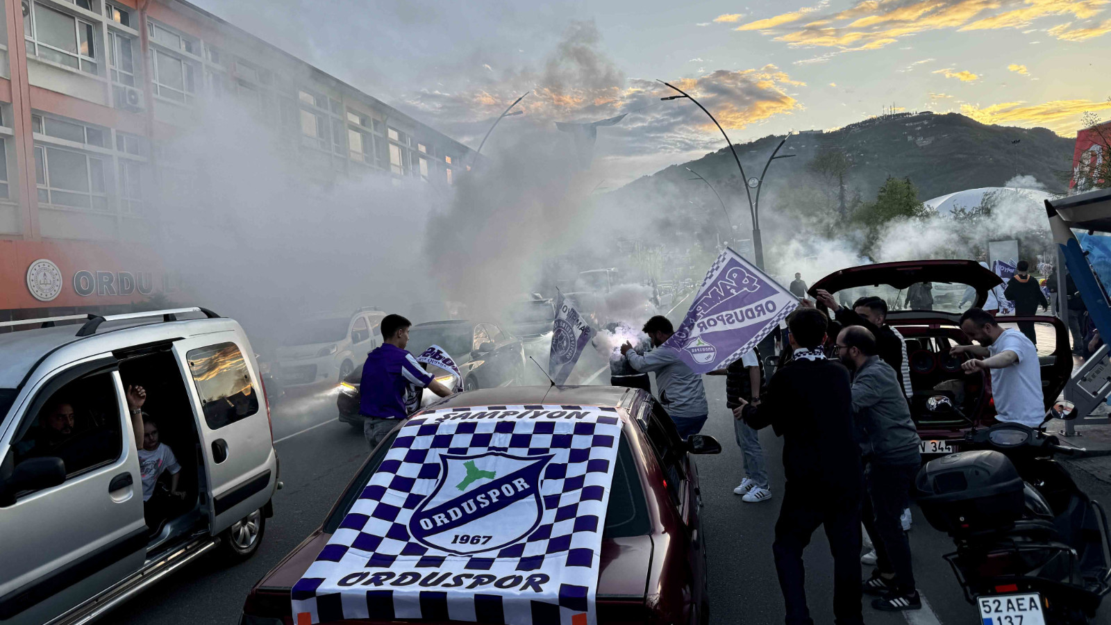 52 Orduspor FK'nın 2. Lig'e yükselmesi şehirde coş…