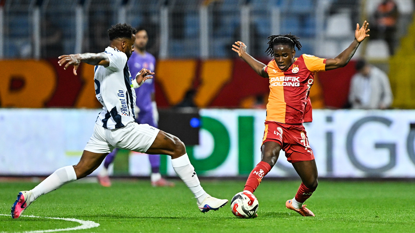 Galatasaray'da Renato Nhaga sakatlık geçirdi