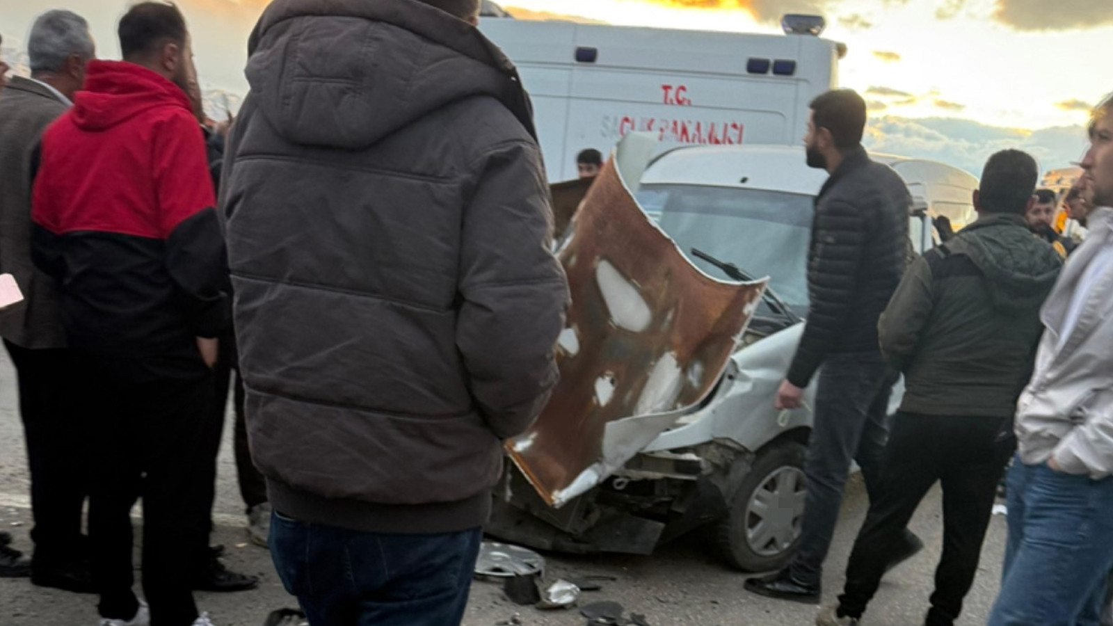 Hakkari'de zincirleme trafik kazası: Çok sayıda yaralı var