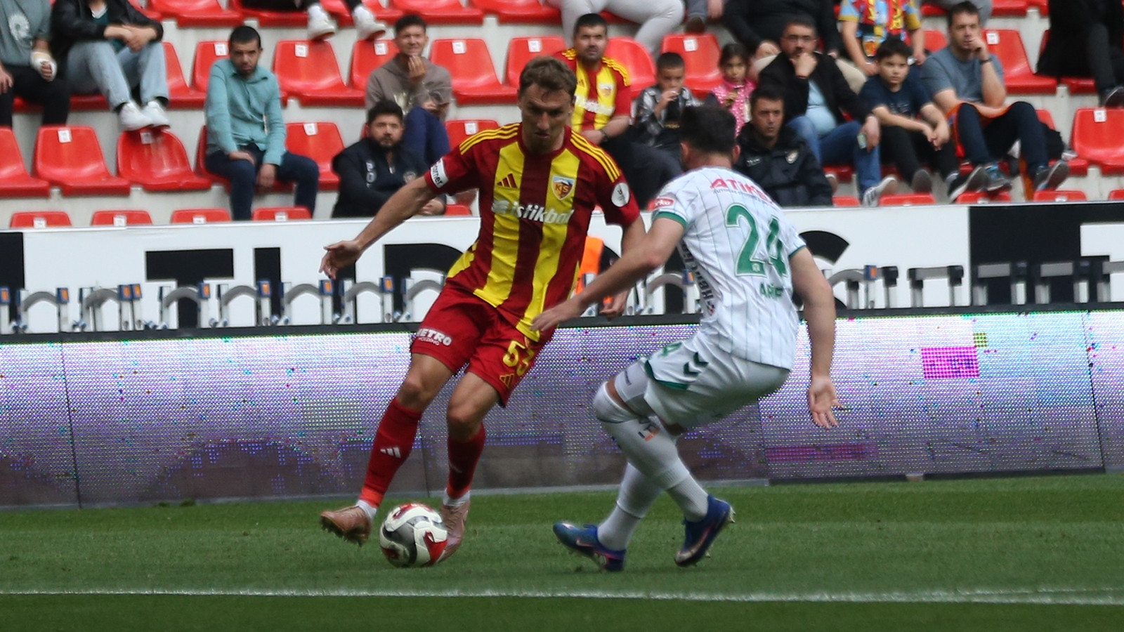Küme düşen Kayserispor lige galibiyetle veda etti