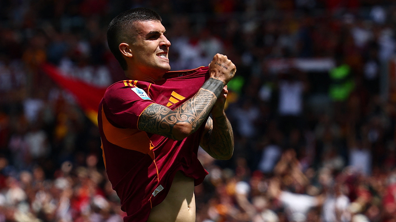 Zeki Çelik'li Roma derbide Lazio'yu devirerek Şampiyonlar Ligi yolunda dev bir adım attı