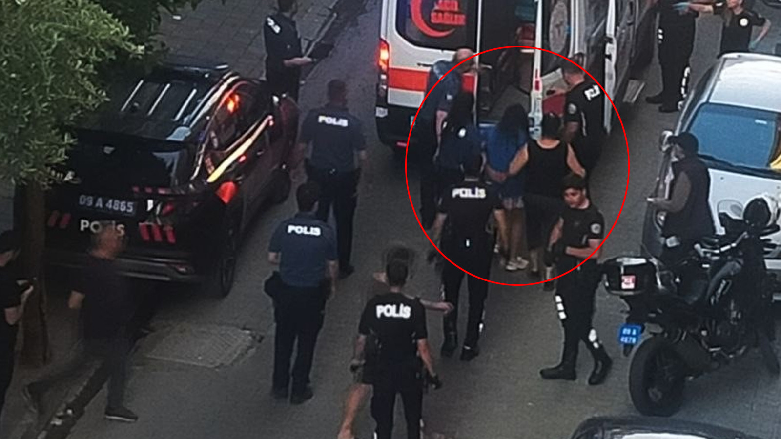 Aydın'da samuray kılıcıyla sokağa çıkan genç kız dehşet saçtı