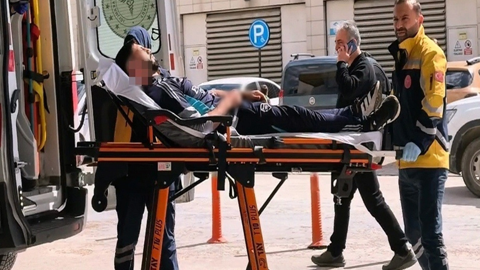 'Faul' nedeniyle tartıştığı kişiyi 3 ay sonra bıçakladı! Zanlı ve ağabeyi yakalandı