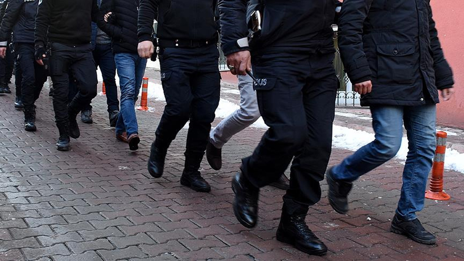 Mersin'de organize suç örgütü çökertildi: Yakalanan 50 şüphelinin mal varlıklarına el konuldu
