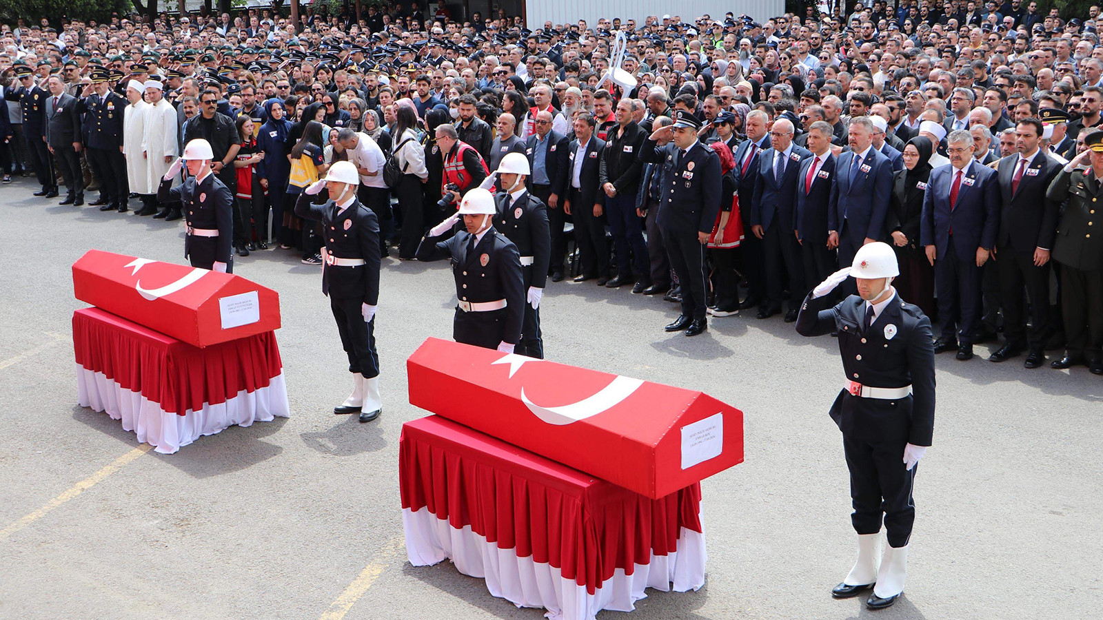 Tekirdağ'da şehit olan iki polis memuruna son veda