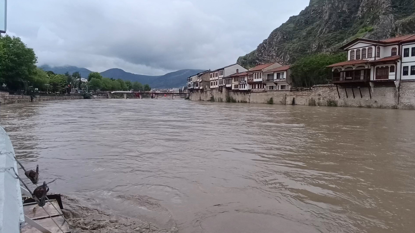 Uyarıların ardından Valilik açıkladı: Bir ilimizde okullar tatil oldu
