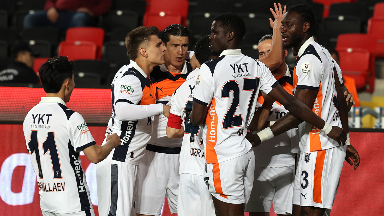 Başakşehir, Süper Lig'de kötü başladığı sezonu iyi tamamladı