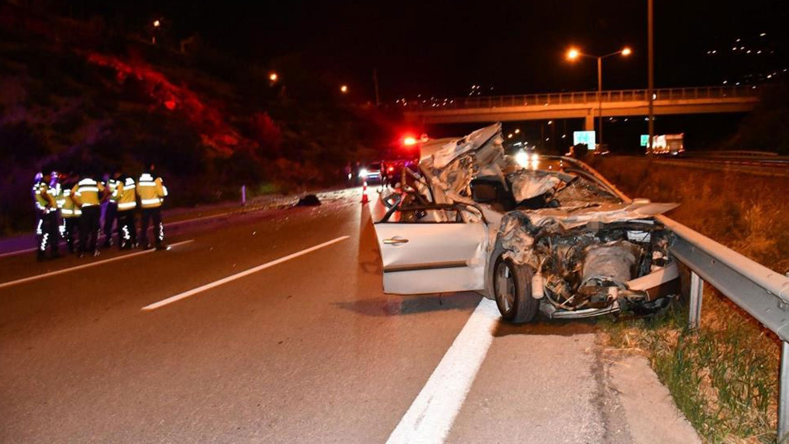 Hatay'da tırla çarpışan otomobil hurdaya döndü: 18 yaşındaki genç yaşamını yitirdi