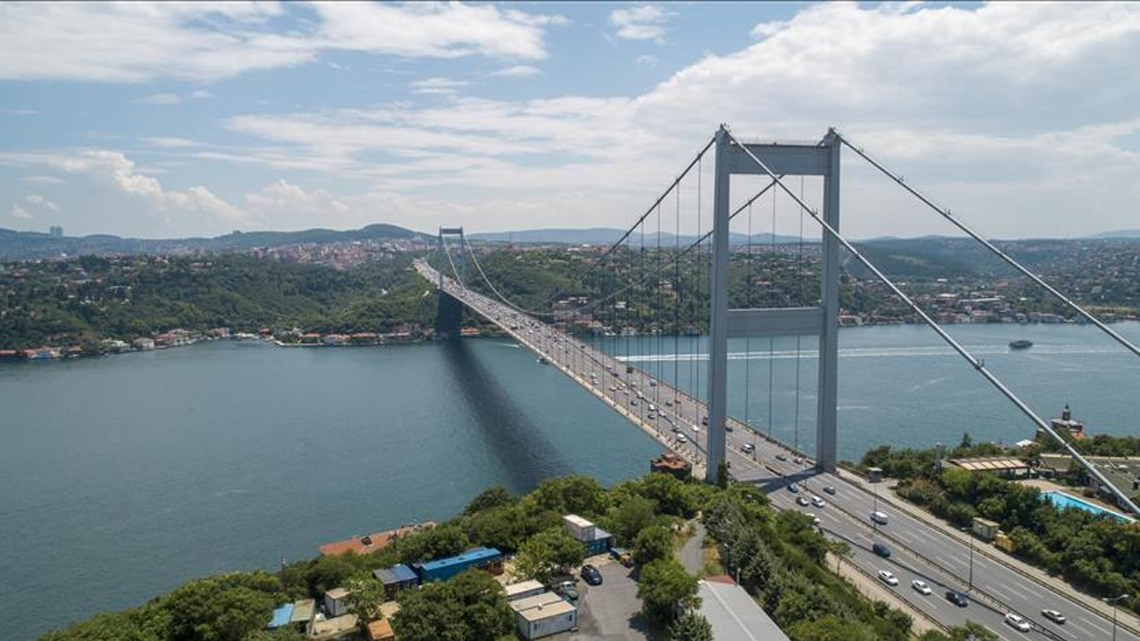İstanbul Boğazı'nda gemi trafiği çift yönlü askıya alındı