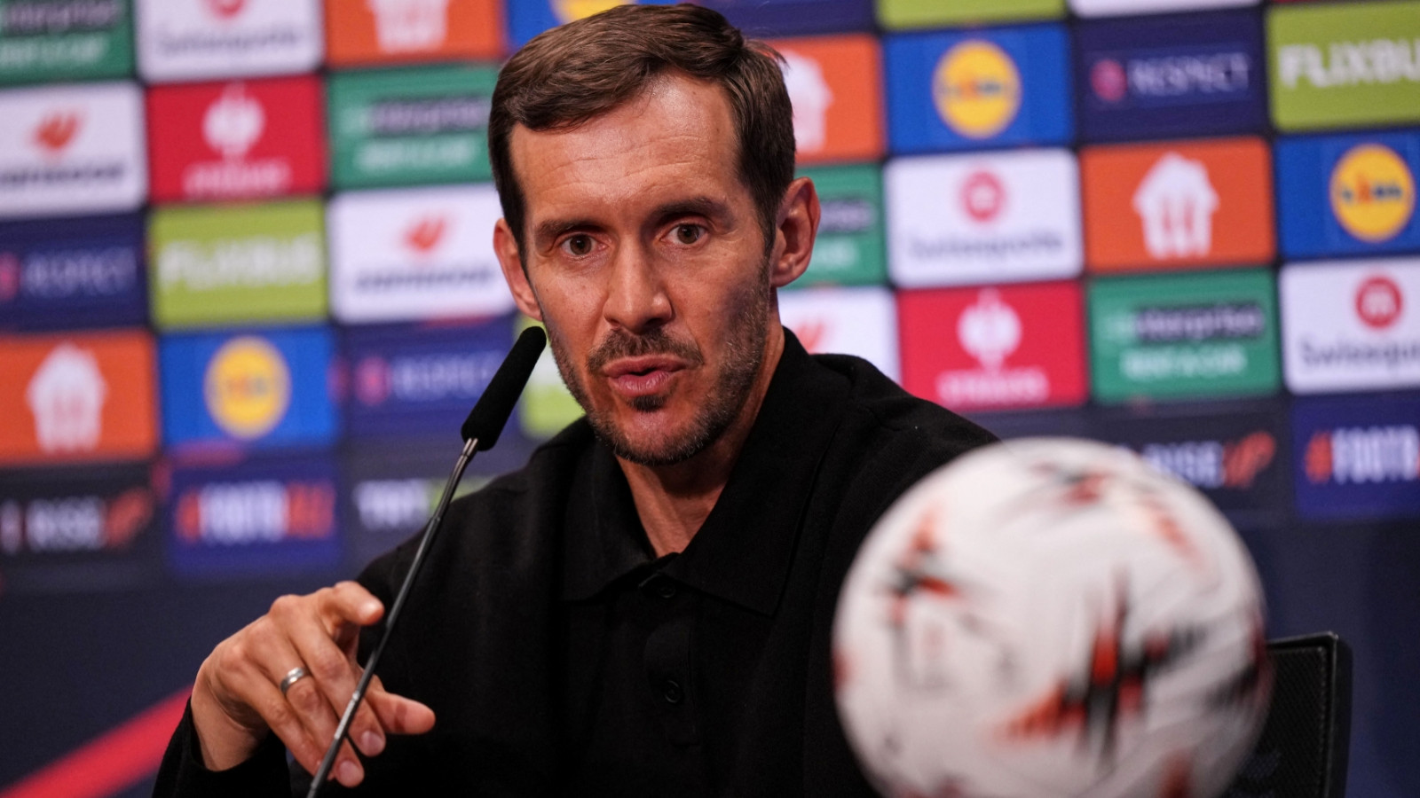 Julian Schuster: Emery UEFA Avrupa Ligi'nin kralı