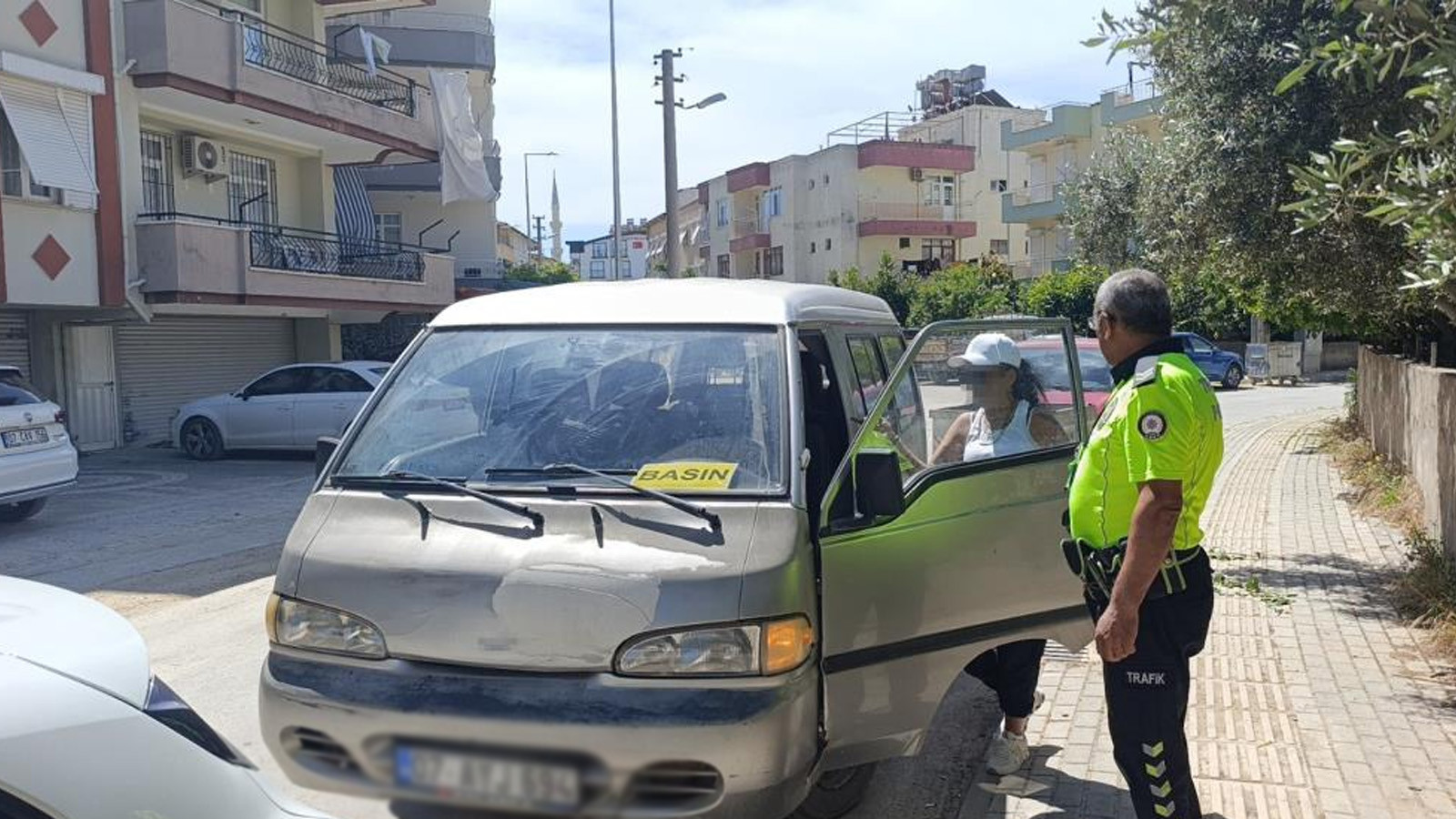Yer: Antalya! Aracına 'Basın' yazdı, evrakta sahtecilikten işlem yapıldı