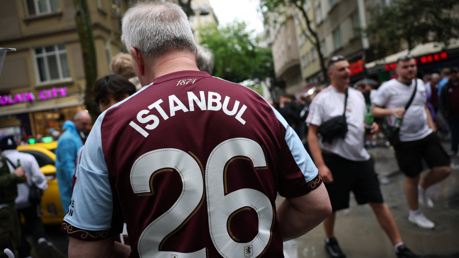 Aston Villa ve Freiburg taraftarı Beşiktaş Park’a geldi