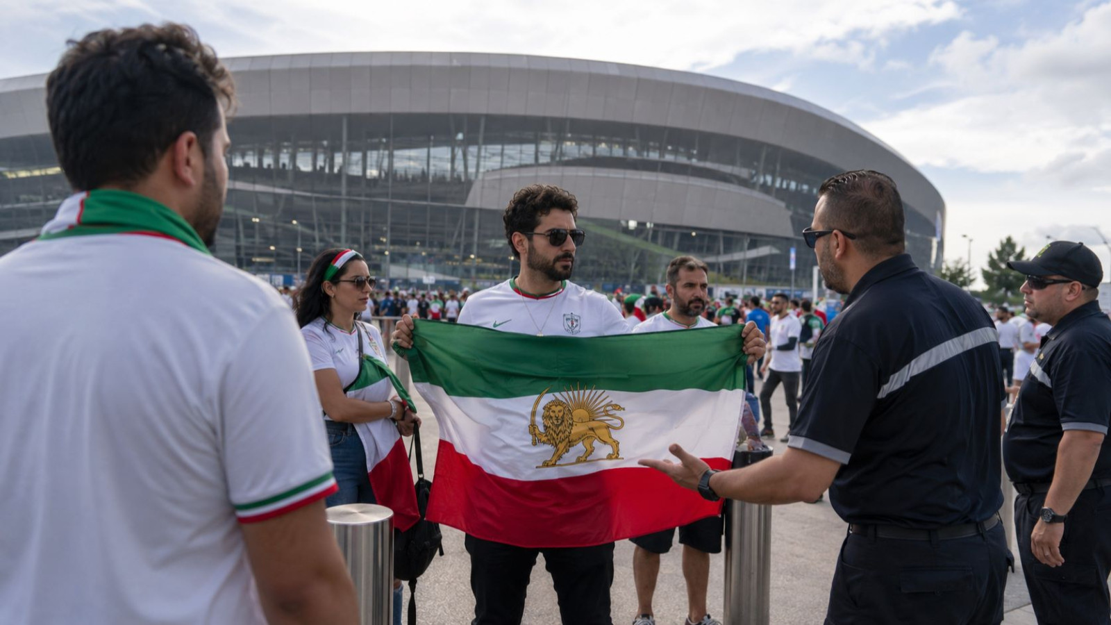 FIFA'dan flaş Dünya Kupası yasağı geliyor: Devrim öncesi İran bayrakları statlara alınmayacak