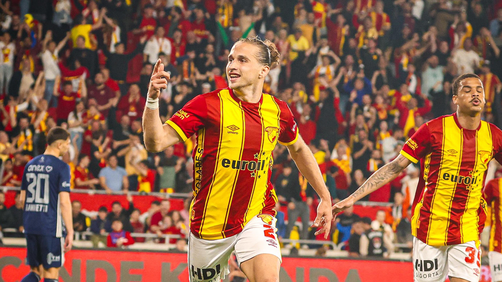 Göztepe'de Juan, Dennis, Miroshi, kaleci Lis ve Arda şimdiden transferin gözde isimleri oldu