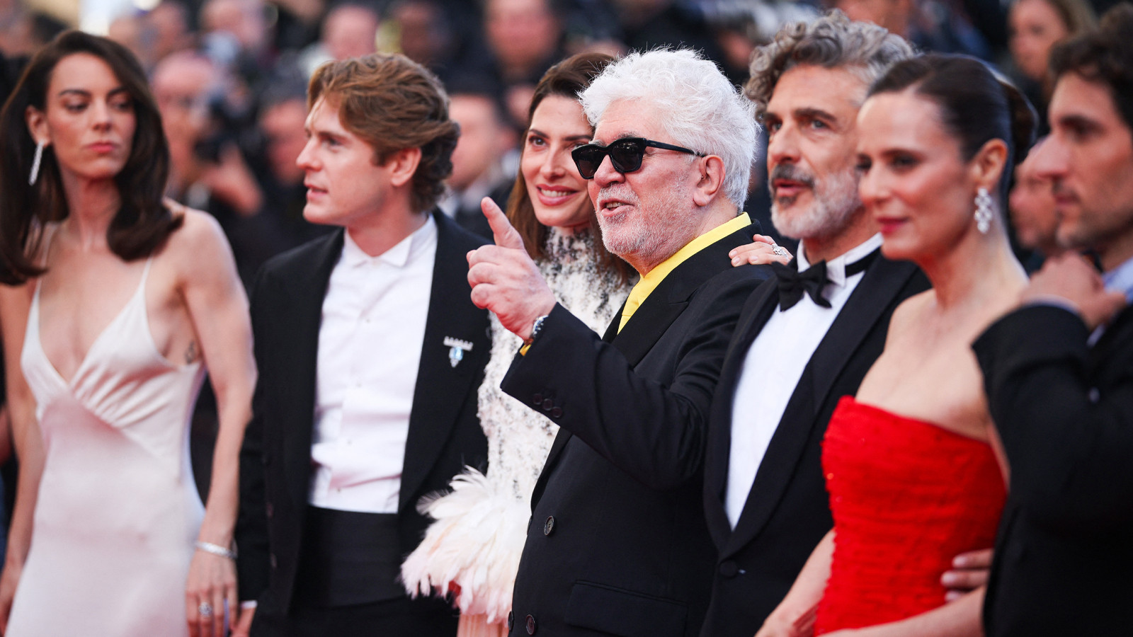 Pedro Almodóvar, Cannes’a 9 dakikalık alkışla döndü