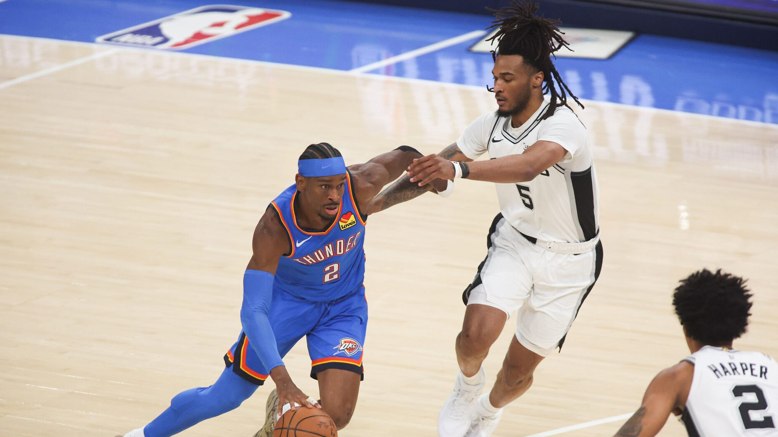 Shai Gilgeous-Alexander, San Antonio Spurs'ü devirdi: Oklahoma City Thunder seriyi eşitledi