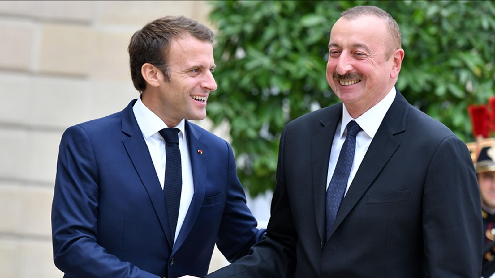 Azerbaycan Cumhurbaşkanı Aliyev, Fransa Cumhurbaşkanı Macron ile görüştü