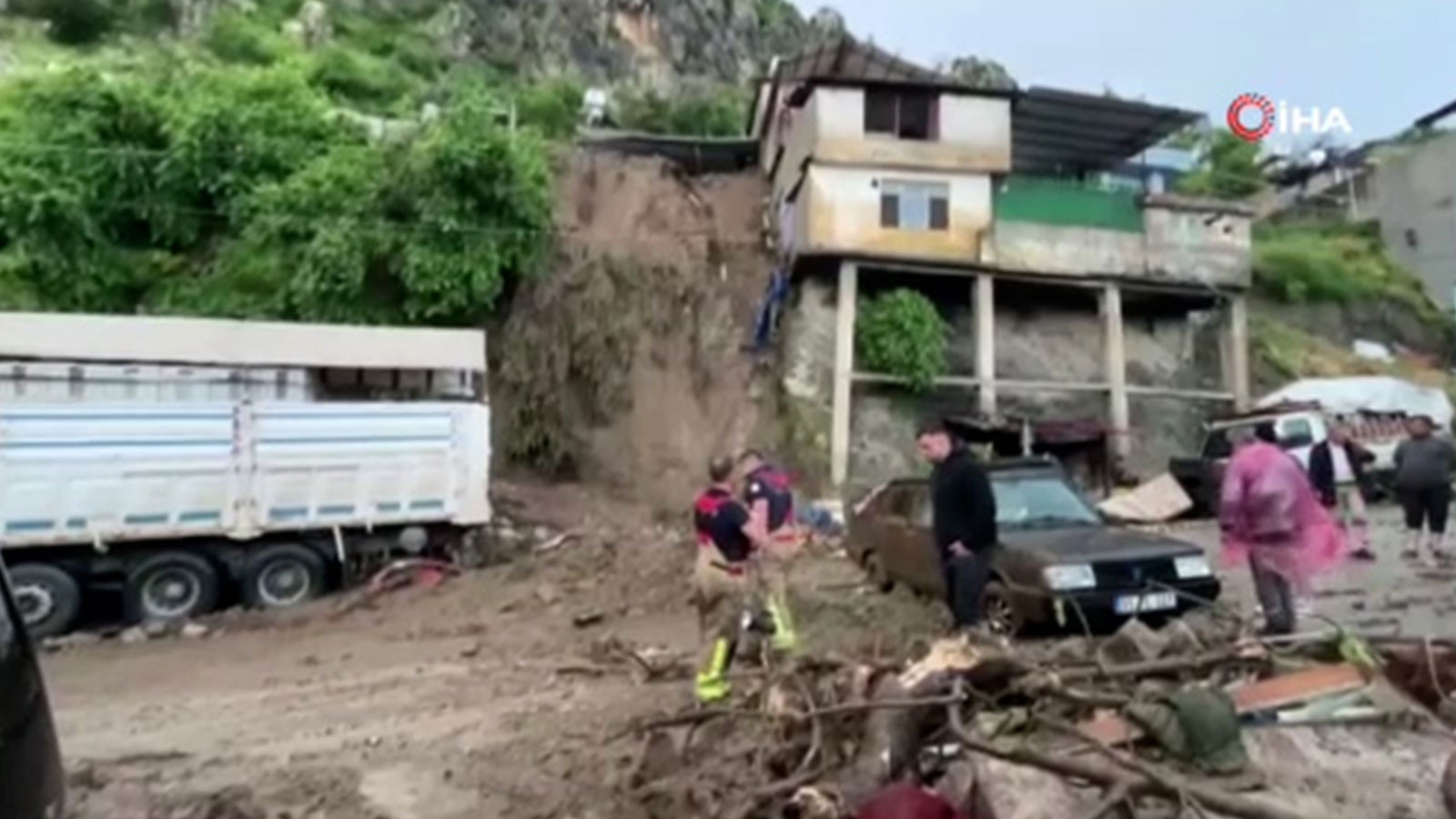 Hatay'da sağanak nedeniyle çöken evdeki 1 kişi hayatını kaybetti