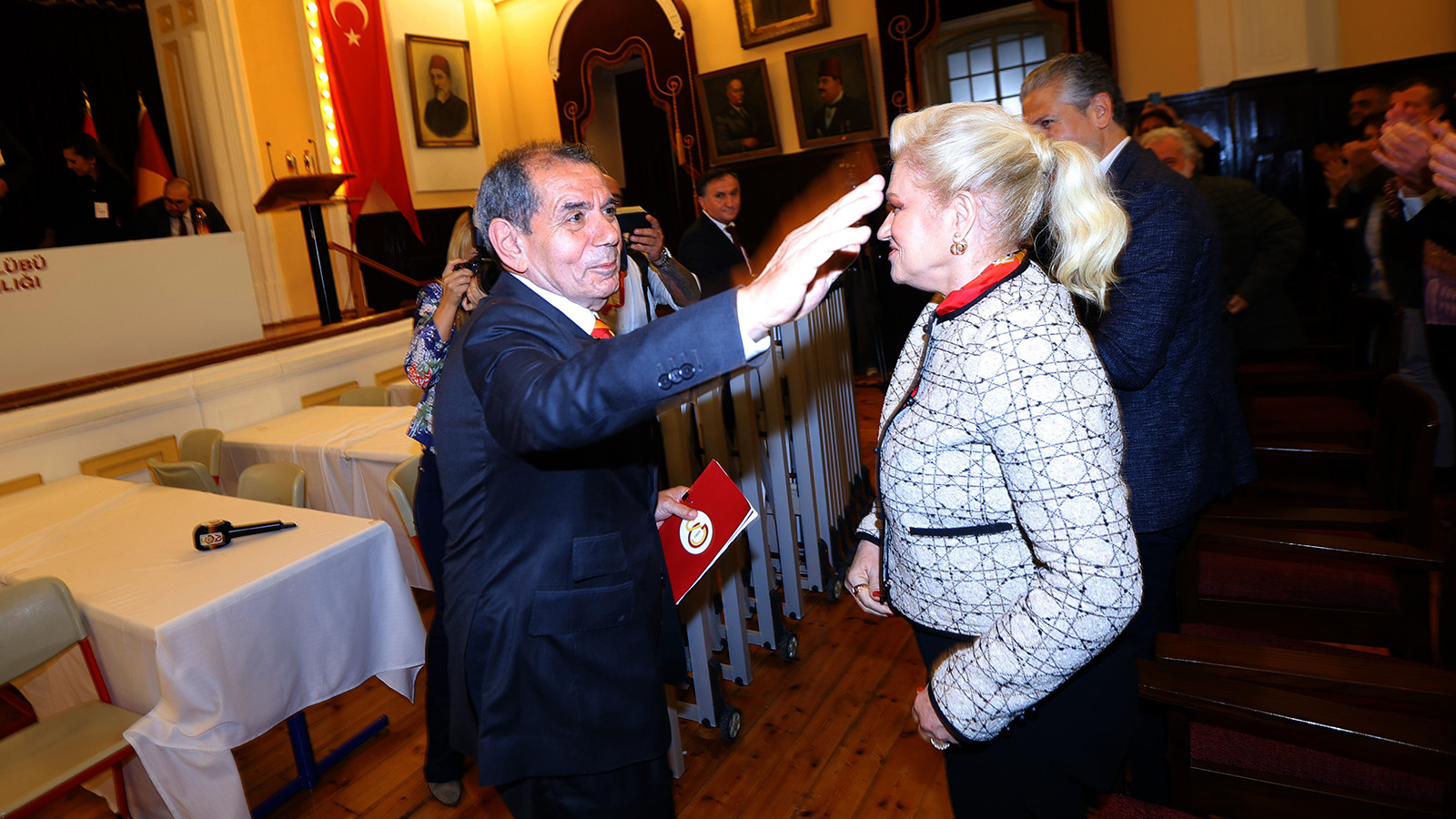 Dursun Özbek: 