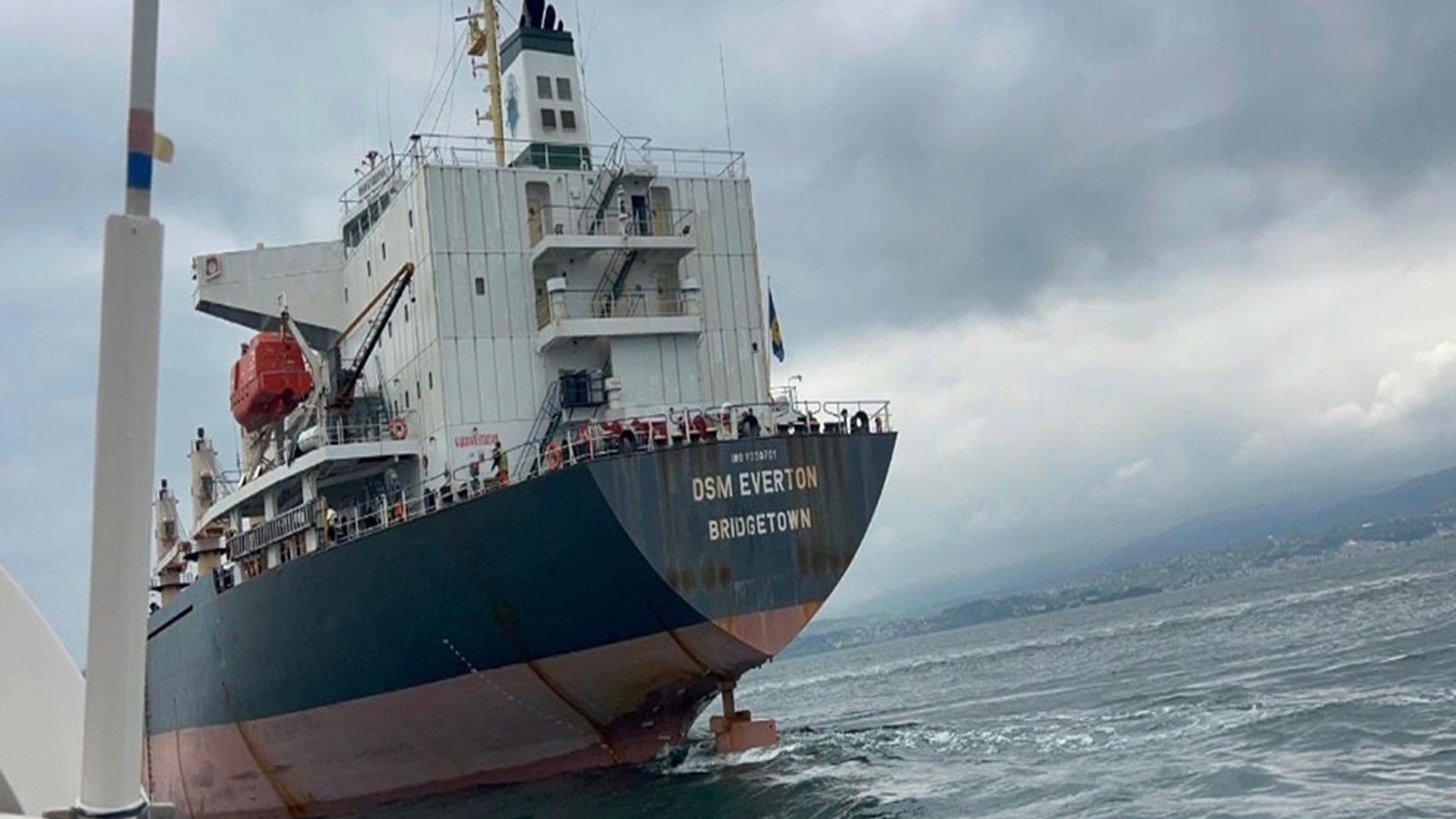 Marmara Denizi’nde gemide yaralanan personel tahliye edildi