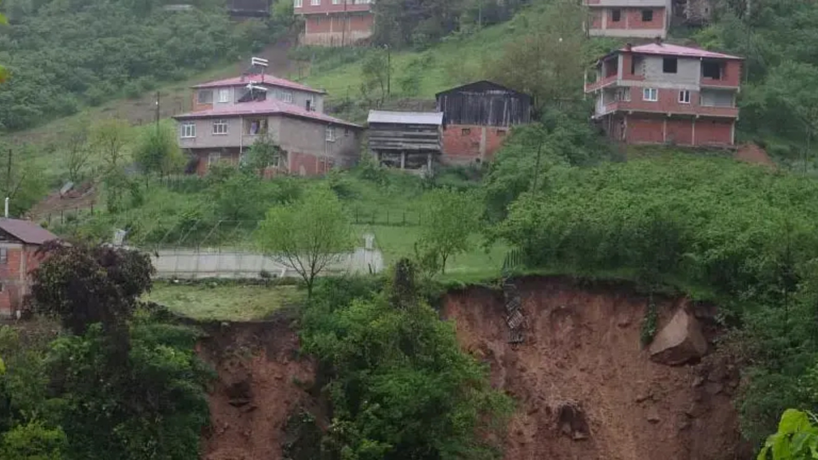 Giresun'da heyelan paniği: 11 ev boşaltıldı