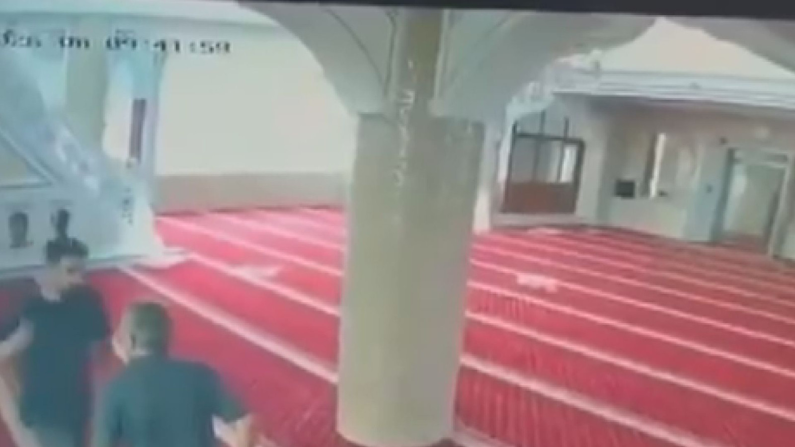 Bahçelievler'de cami imamına yumruklu saldırı! O anlar kamerada