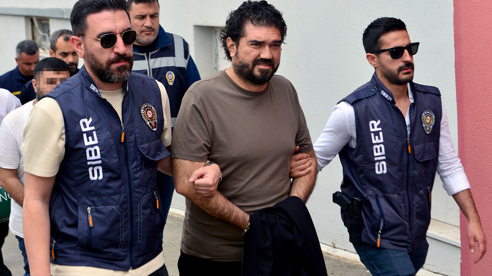 Rasim Ozan Kütahyalı’ya uzanan operasyonda yeni detaylar! Parola 5 TL