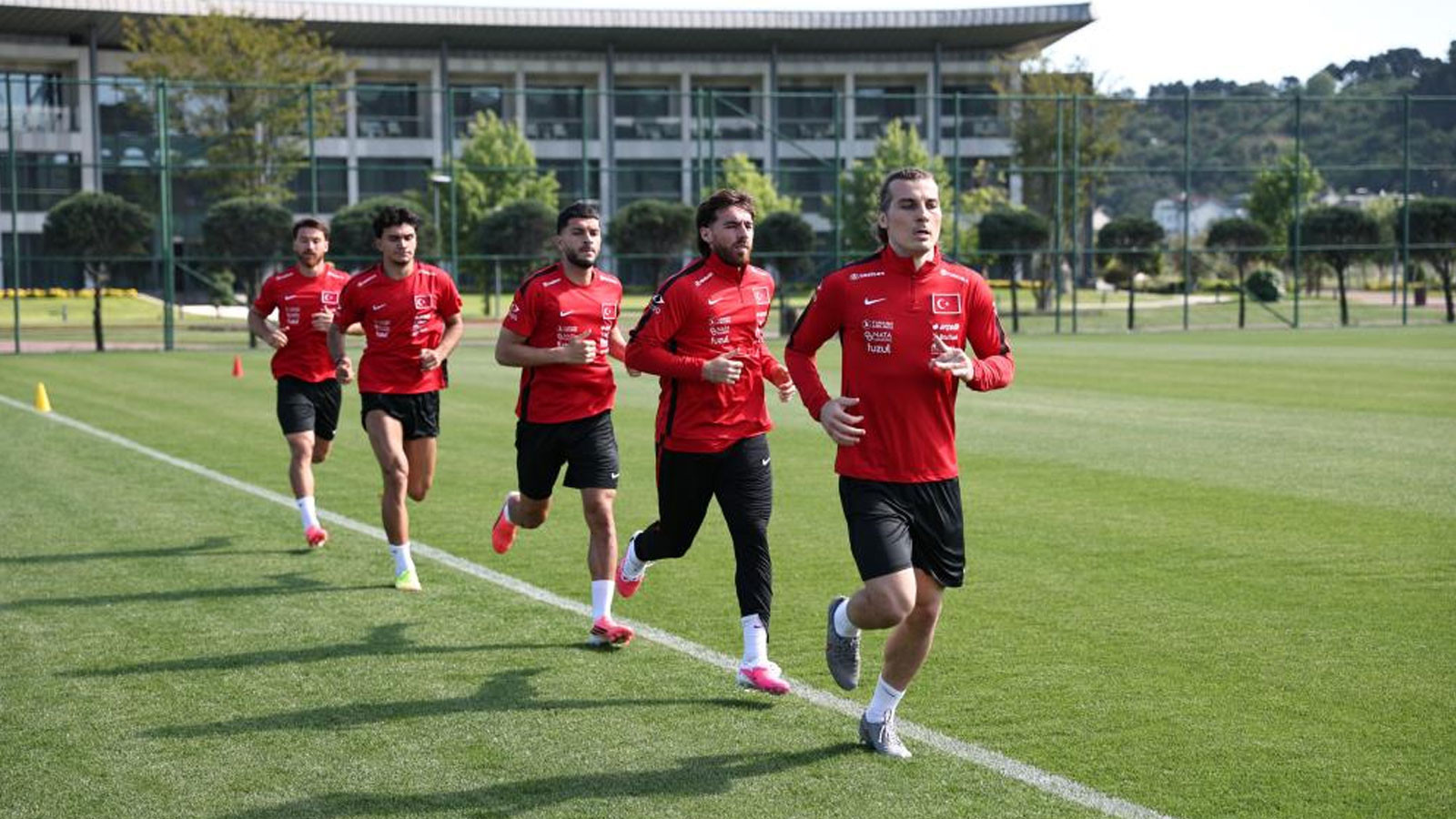 A Milli Takım'da futbolcular testten geçti