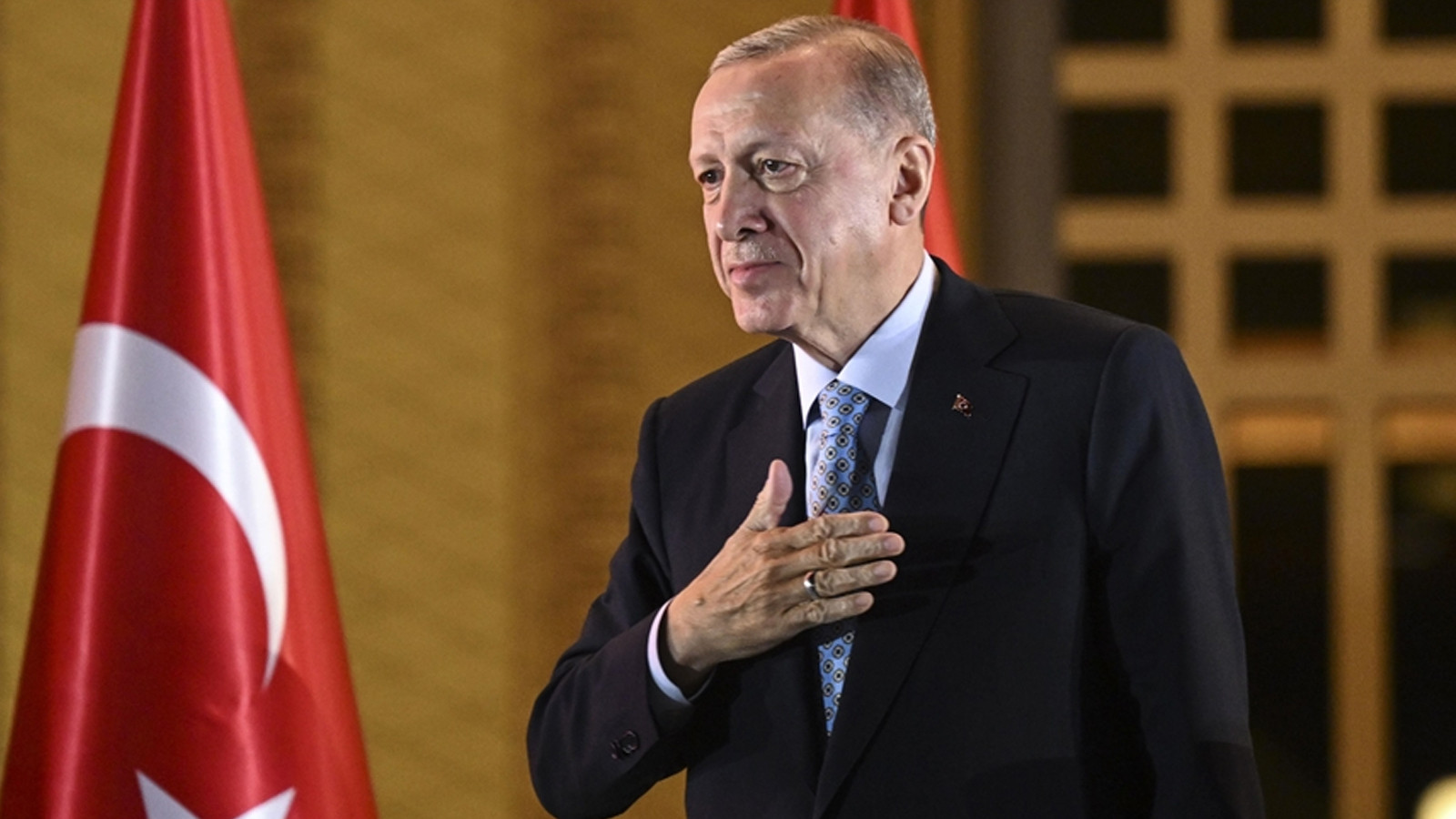 Cumhurbaşkanı Erdoğan, arife günü anne ve babasının kabirlerini ziyaret etti