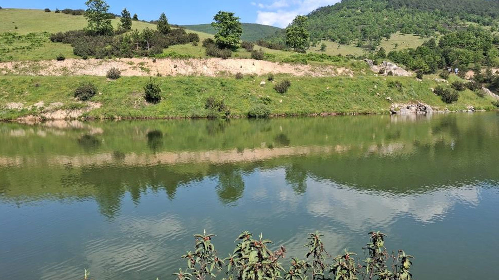Bursa'da 16 yaşındaki çocuk arkadaşlarıyla girdiği gölette can verdi
