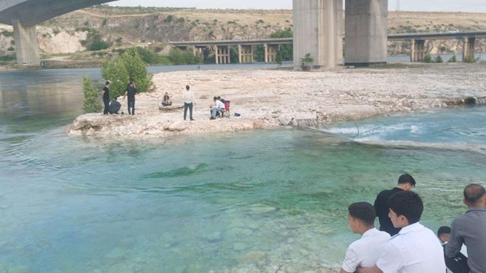 Adıyaman'da piknik yapan 8 kişi sular yükselince mahsur kaldı