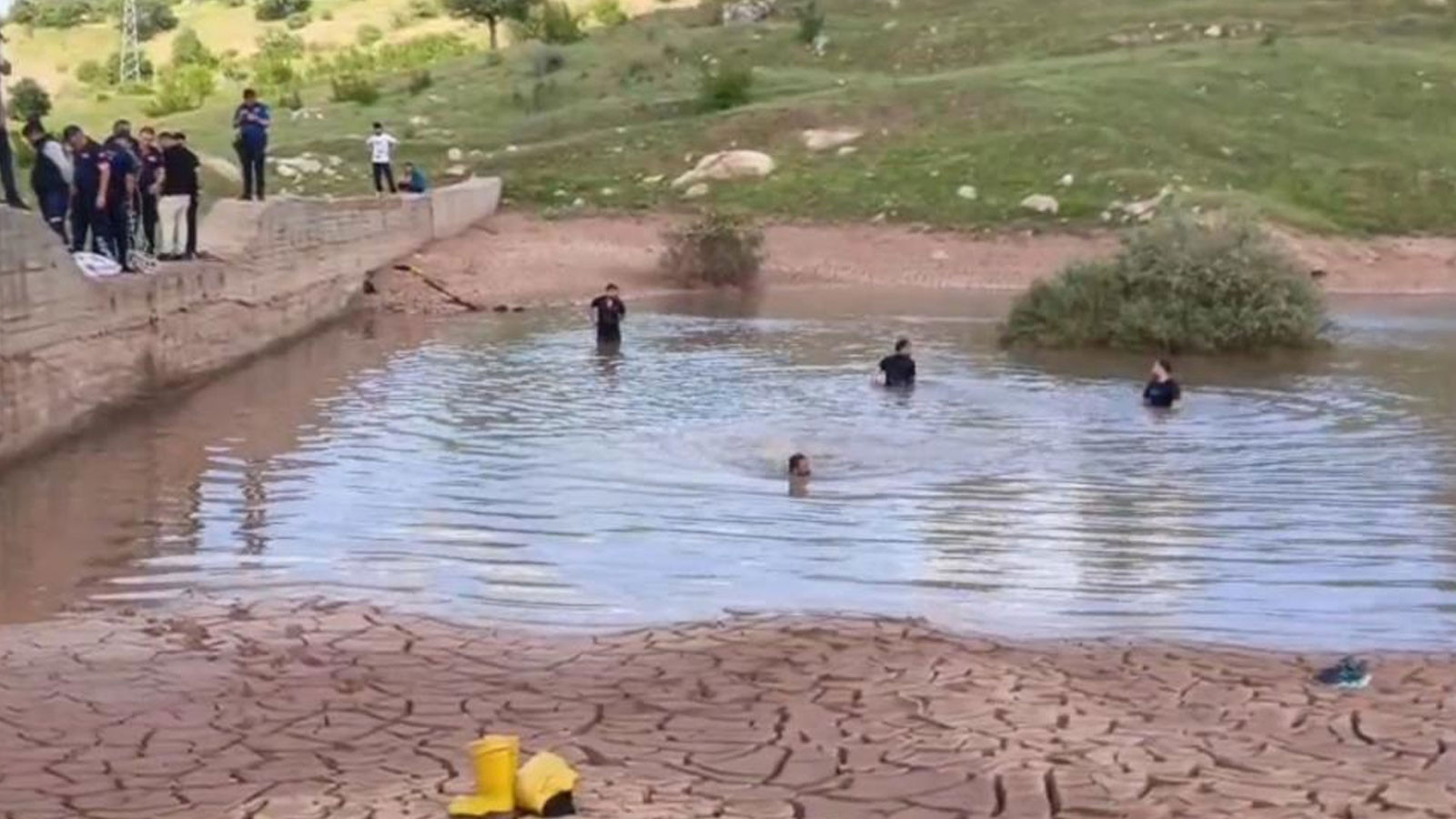 Adıyaman'da serinlemek için gölete giren 2 çocuk boğuldu