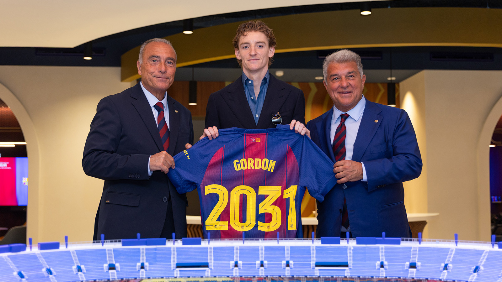 Barcelona, Anthony Gordon'ı kadrosuna kattı