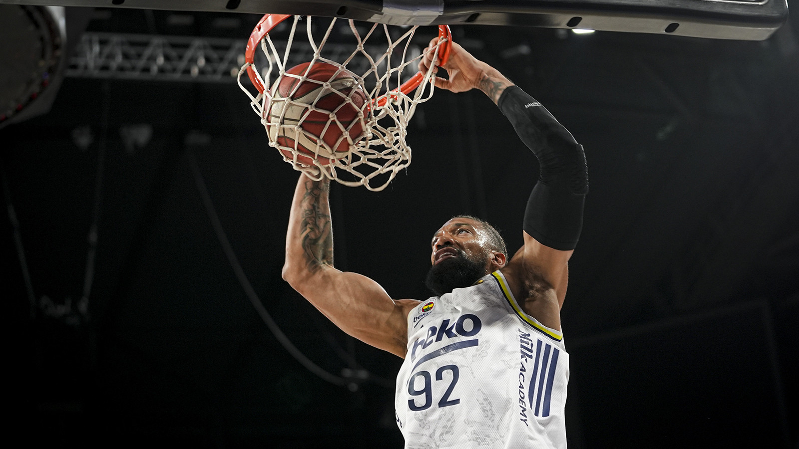Fenerbahçe Beko, yarı finalde Anadolu Efes'in rakibi oldu