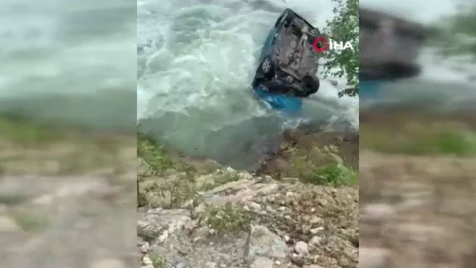 Giresun'da kontrolden çıkan otomobil dereye devrildi: Karı-koca hayatını kaybetti