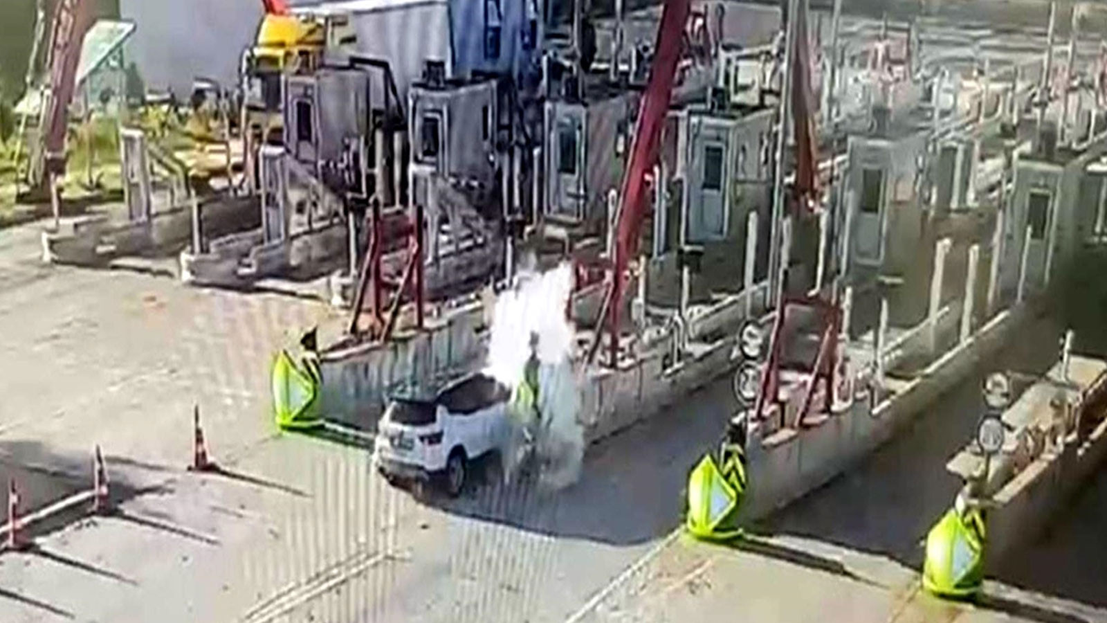 Tekirdağ'da kaza! Otomobil otoyol gişelerine çarptı: Karı-koca yaşamını yitirdi