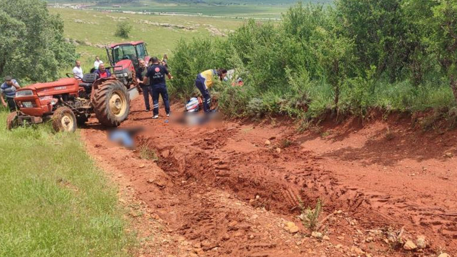 Afyonkarahisar'da traktör devrildi: 2 kişi hayatını kaybetti