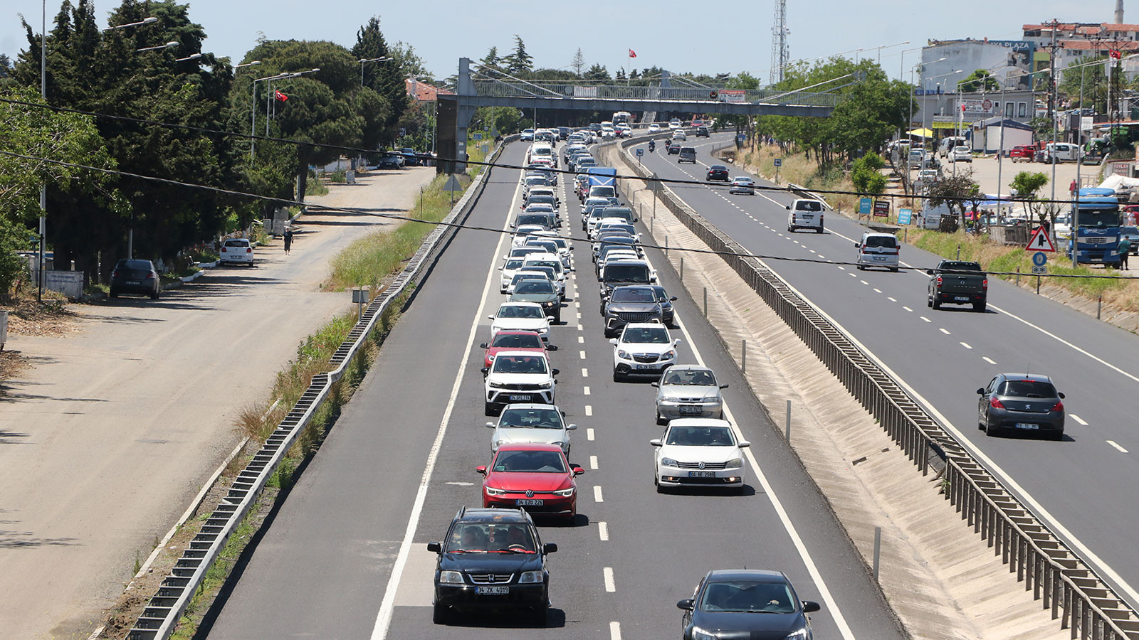 Tekirdağ-İstanbul yolunda bayram tatilinden dönüş yoğunluğu yaşanıyor