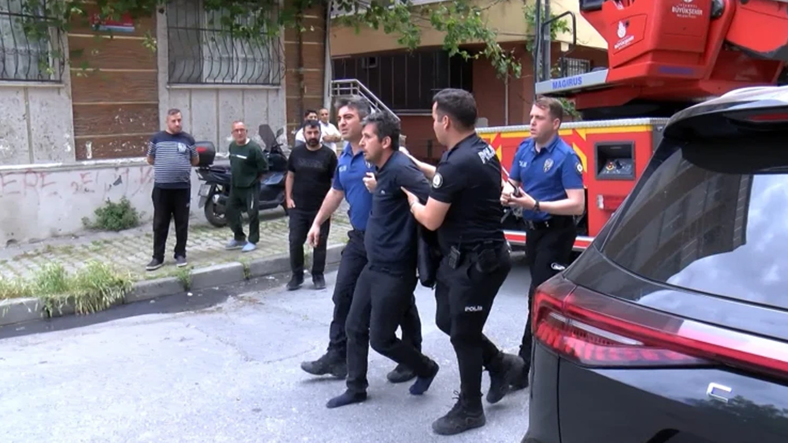 Annesini rehin aldı, ağabeyinin ihbarıyla yakalandı