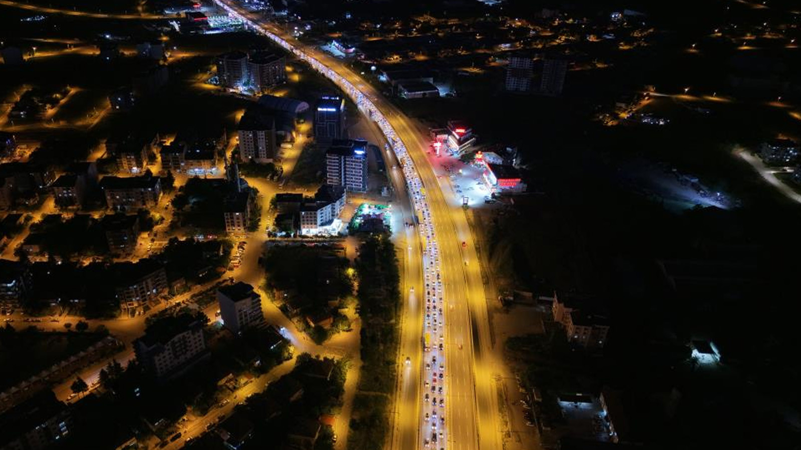 Bayram bitti dönüş çilesi başladı: 43 ilin geçiş noktasında kilometrelerce kuyruk