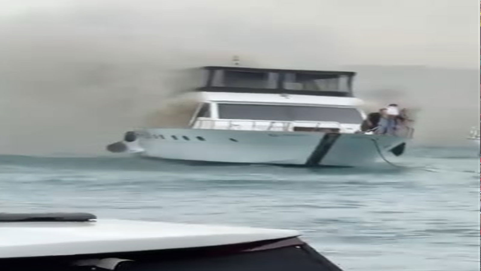 Bebek sahili açıklarında teknede yangın