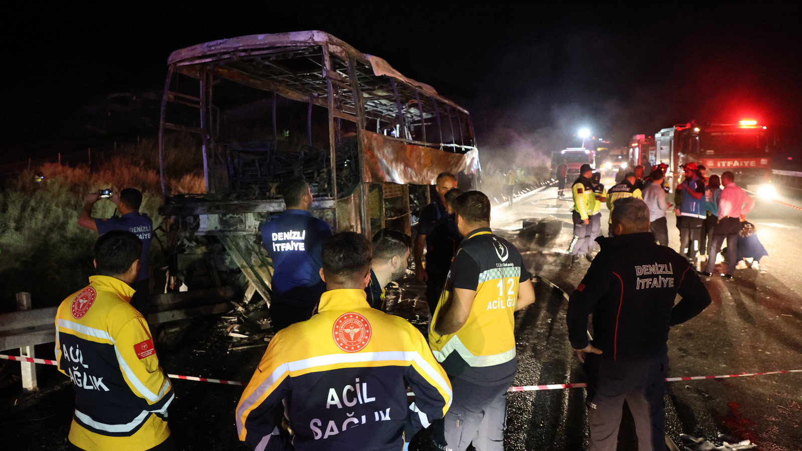 Denizli'de yolcu otobüsü alev alev yandı: 8 ölü, 33 yaralı