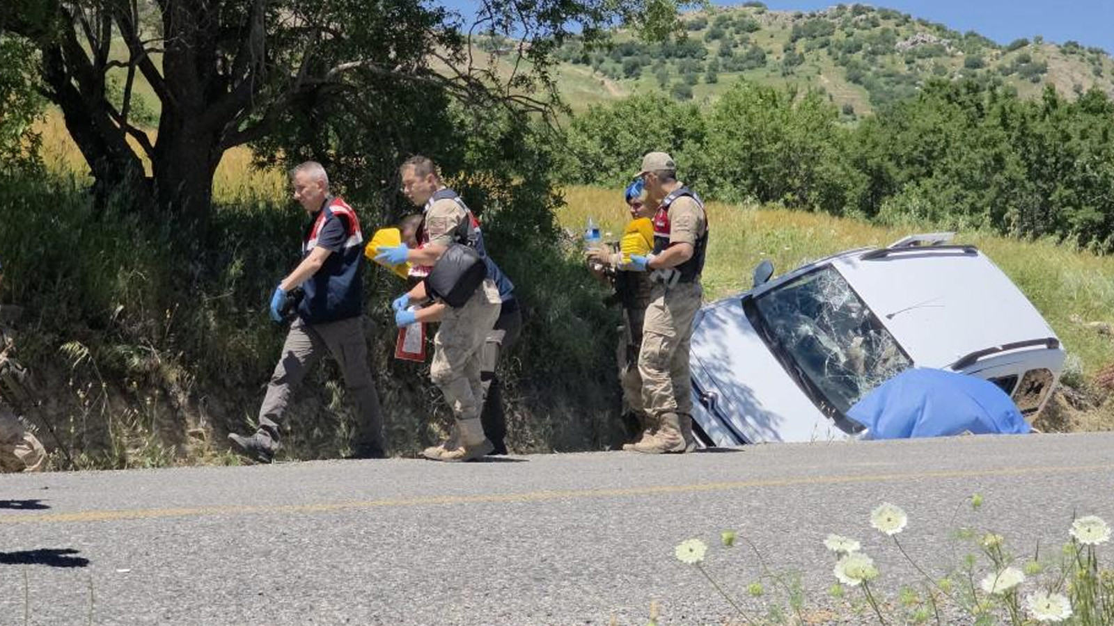 Diyarbakır'da arazi kavgası kanlı bitti: Kardeşini aracına ateş açıp öldürdü