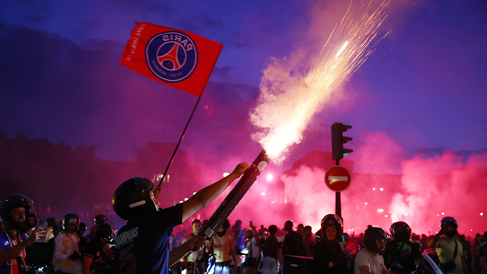 PSG'nin Şampiyonlar Ligi zaferi sonrası Fransa karıştı: 400'den fazla gözaltı