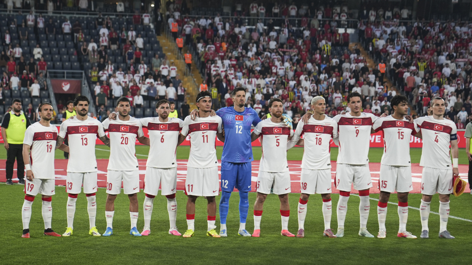 Altay Bayındır: Uğurcan'la beraber topa atladık
